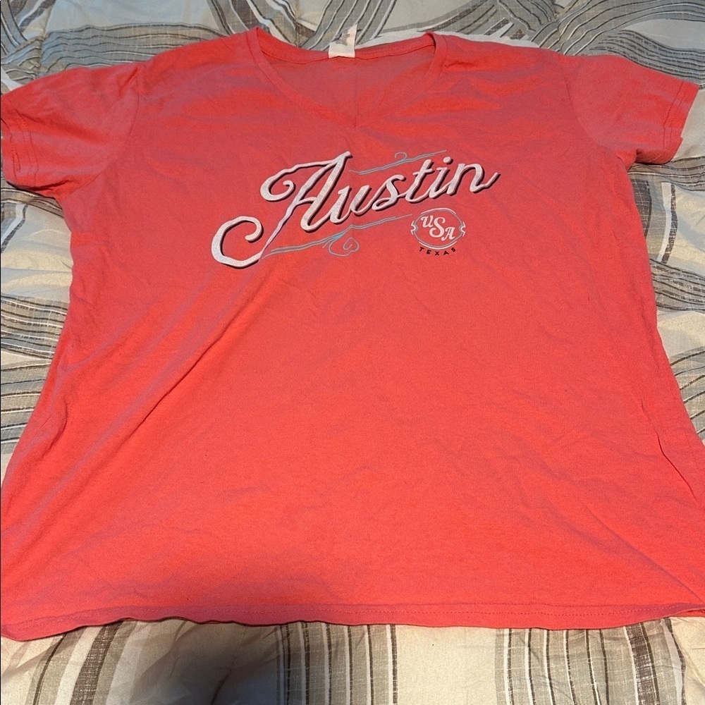Austin, Tx Graphic T-Shirt in Coral Size XL